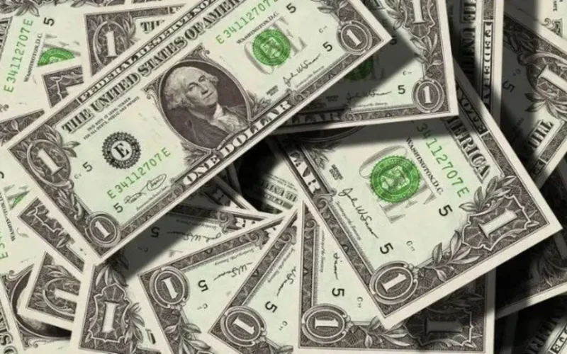 سعر الدولار في مصر اليوم يتراجع وسط ضغوط اقتصادية وتوترات السوق